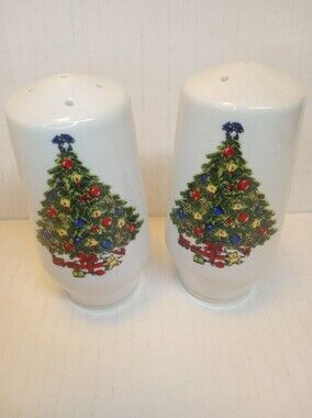 Holiday Hostess Festive Christmas tree salt and pepper shakers New, No Box